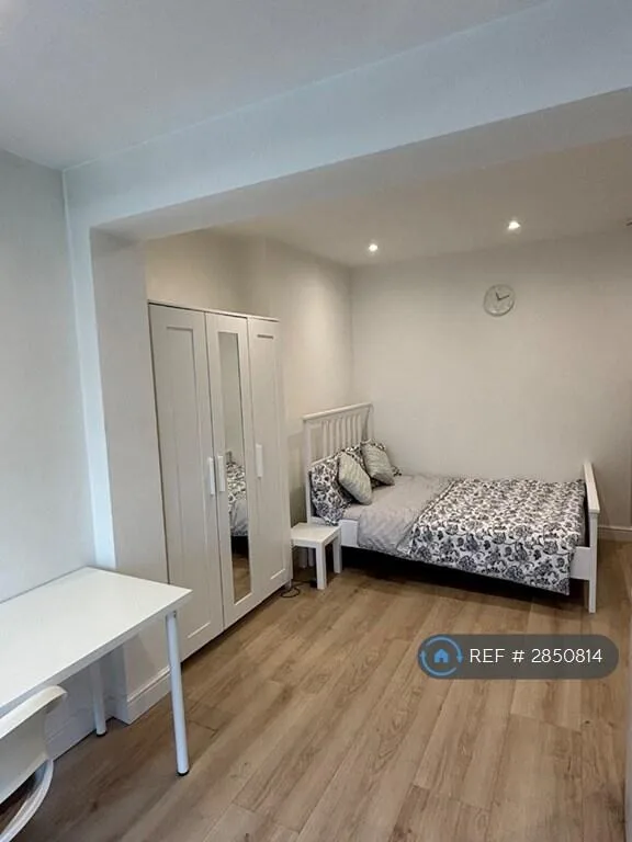 Studio flat for rent