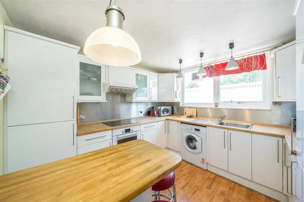 3 bedroom maisonette for rent