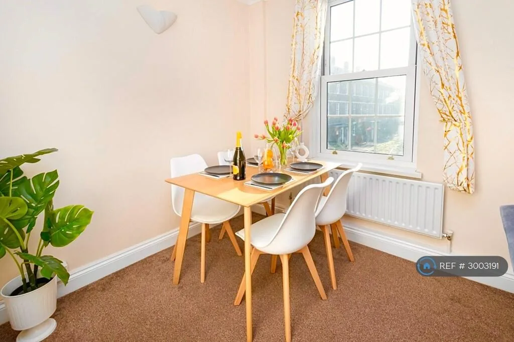 2 bedroom maisonette for rent