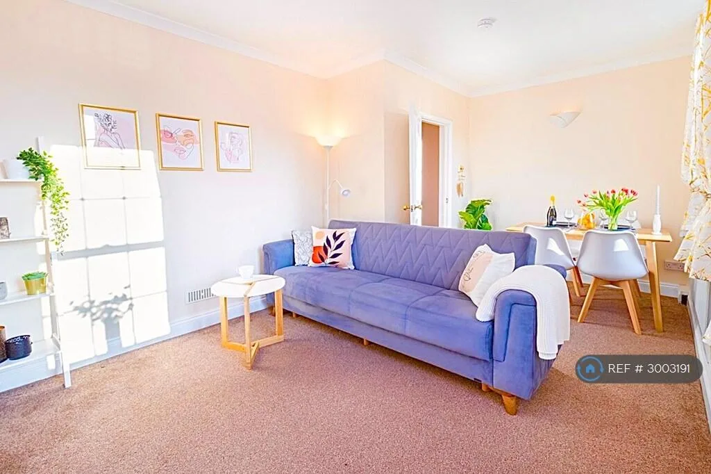 2 bedroom maisonette for rent