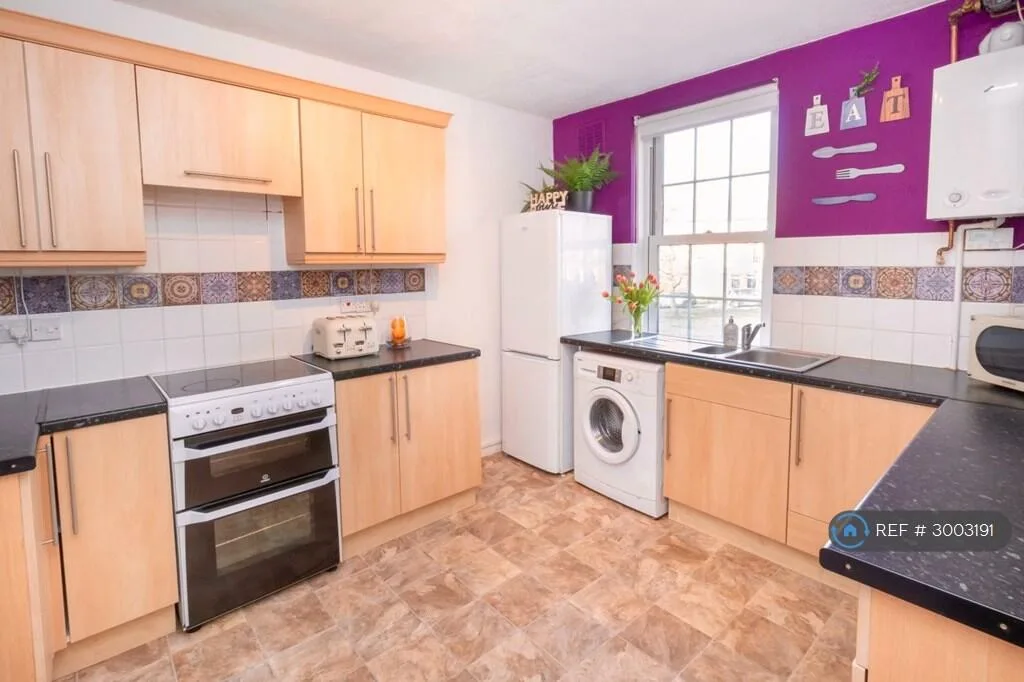 2 bedroom maisonette for rent