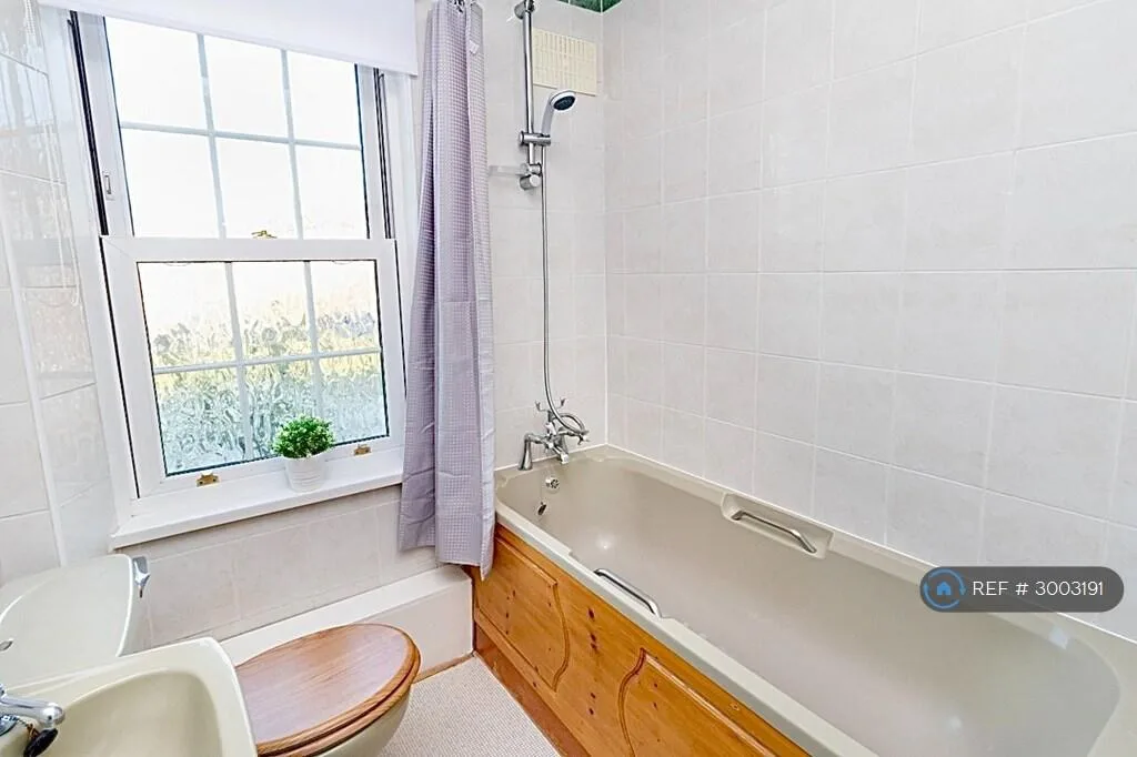 2 bedroom maisonette for rent