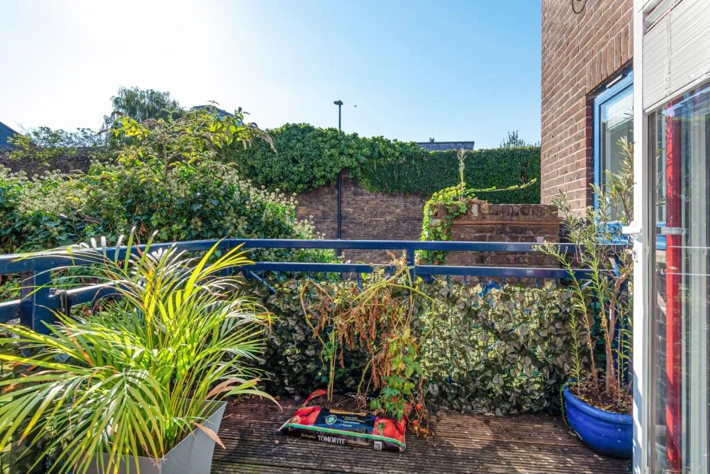 5 bedroom detached house for rent