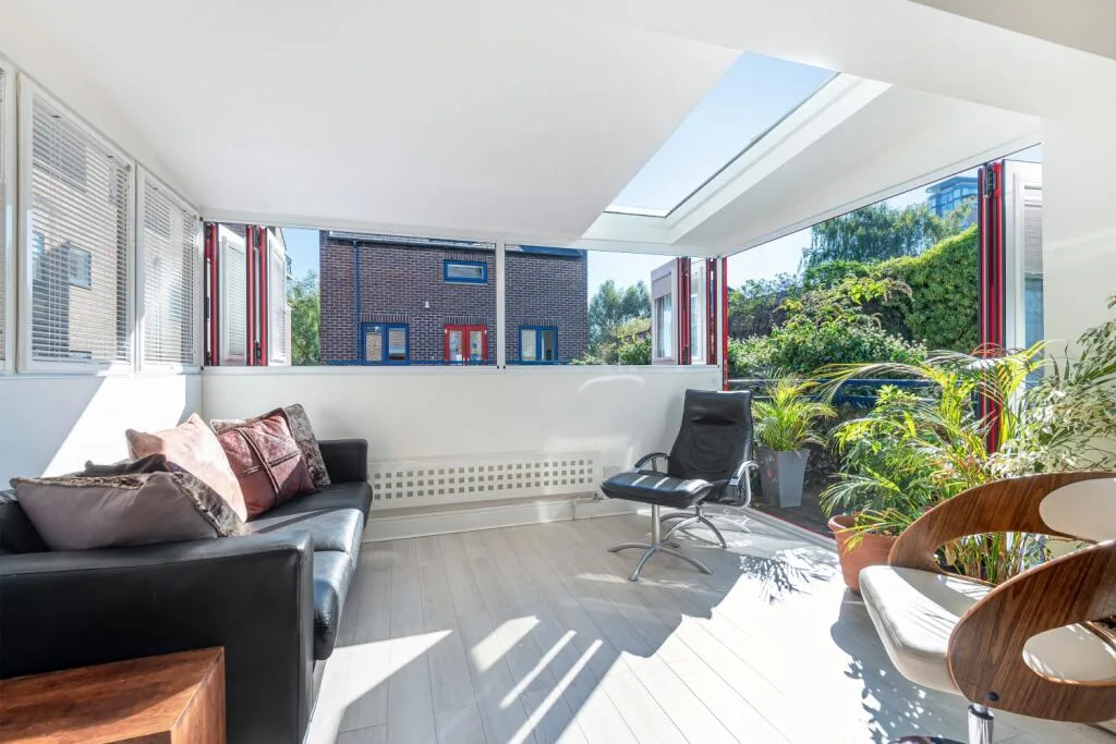 5 bedroom detached house for rent