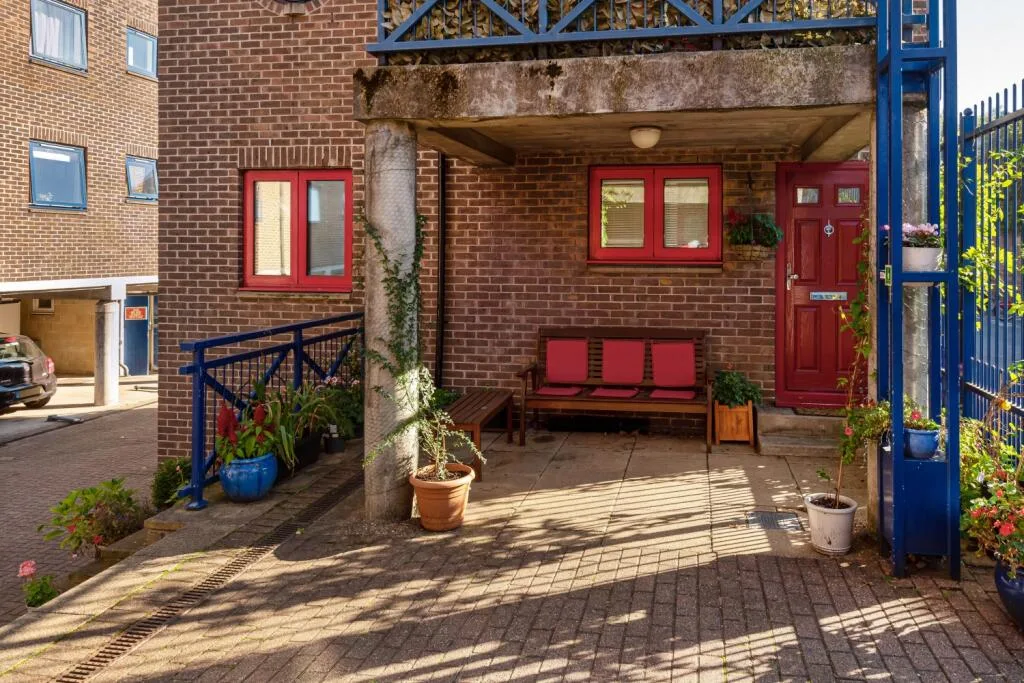 5 bedroom detached house for rent