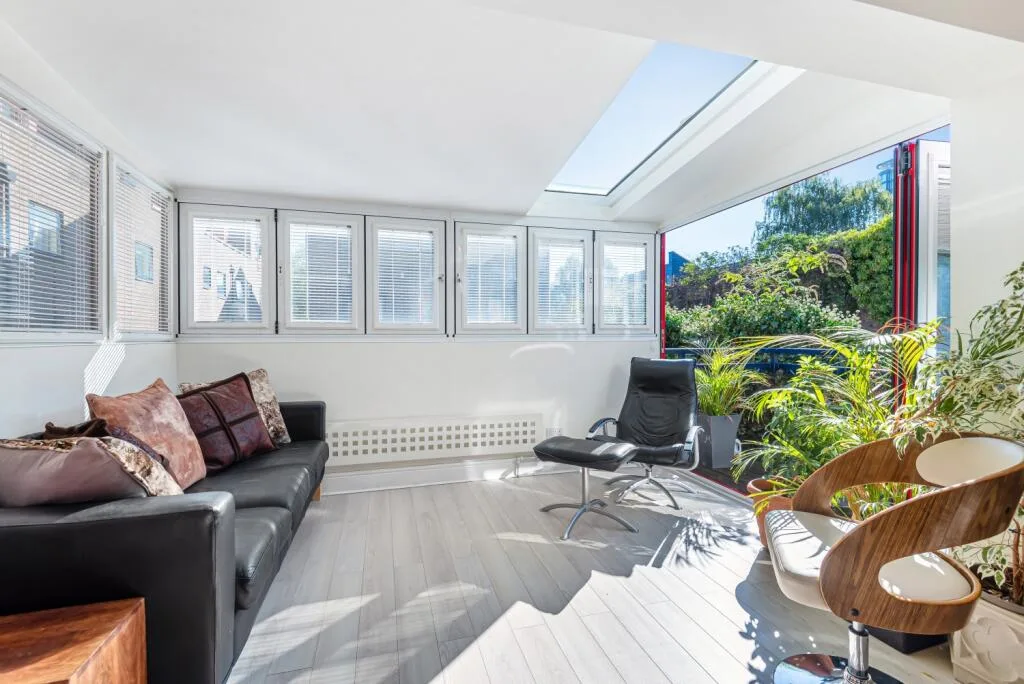 5 bedroom detached house for rent