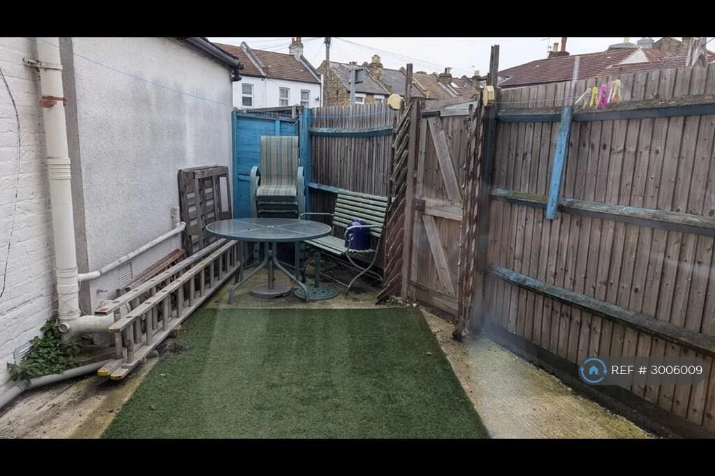 1 bedroom end of terrace house for rent