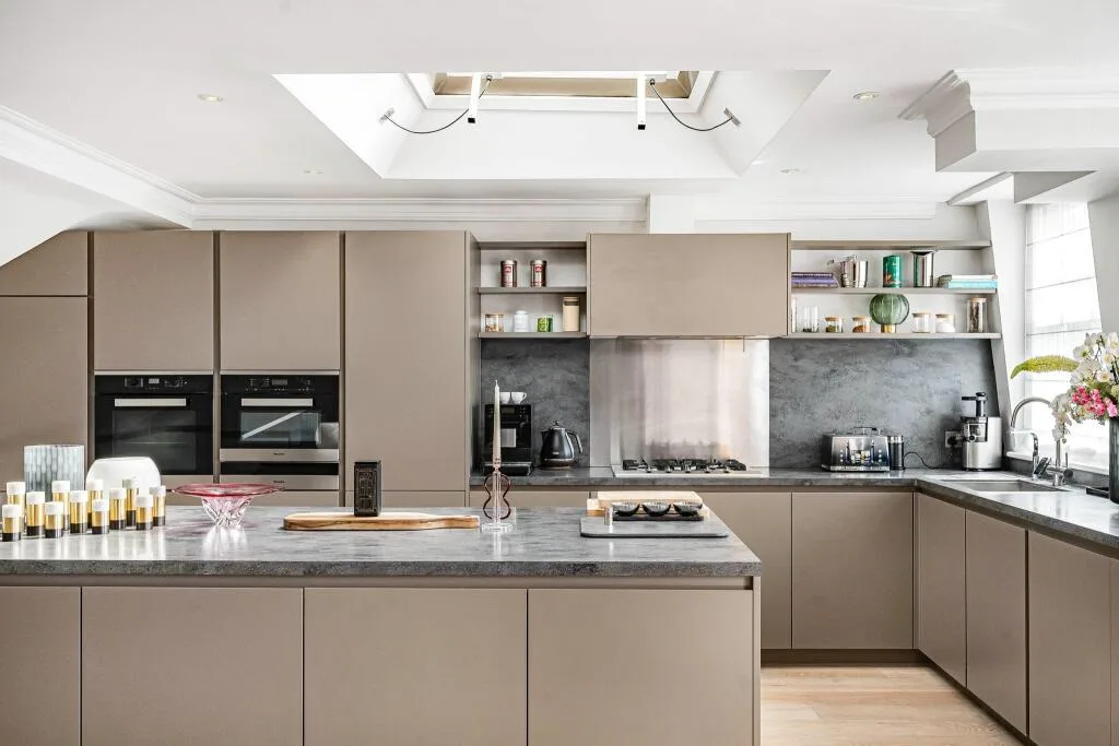 4 bedroom triplex for rent
