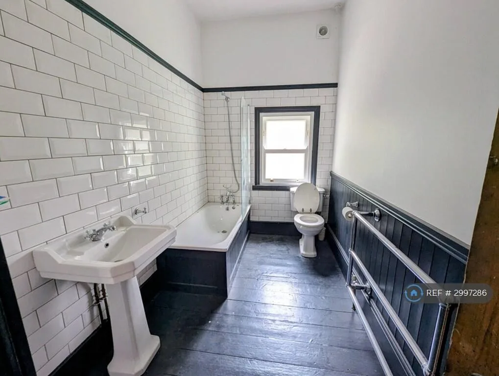 6 bedroom semi-detached house for rent