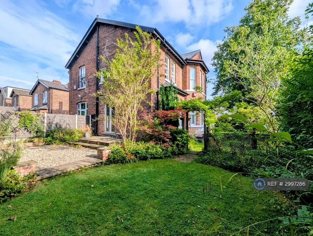 6 bedroom semi-detached house for rent