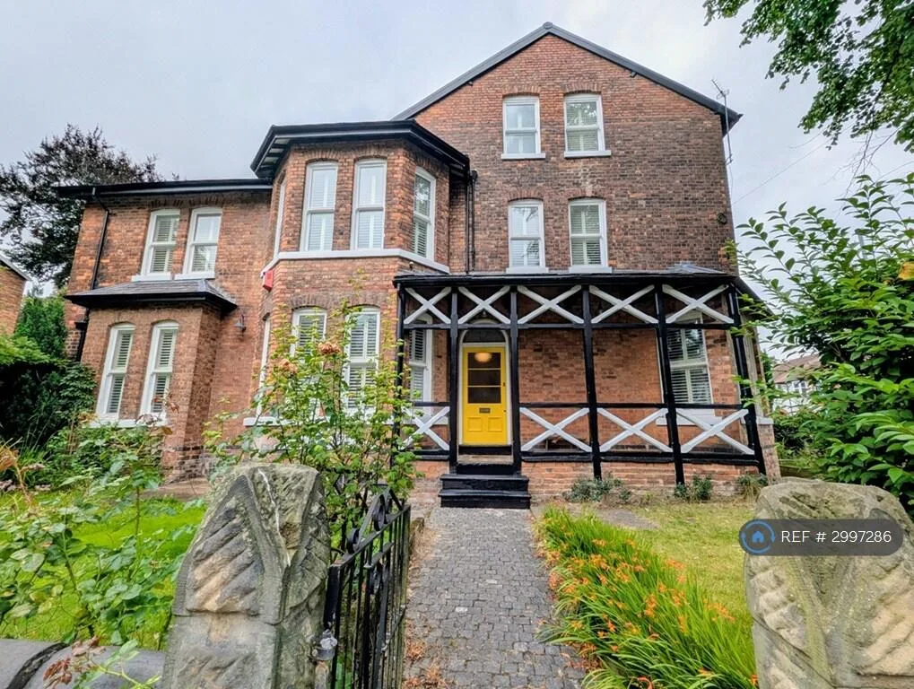 6 bedroom semi-detached house for rent