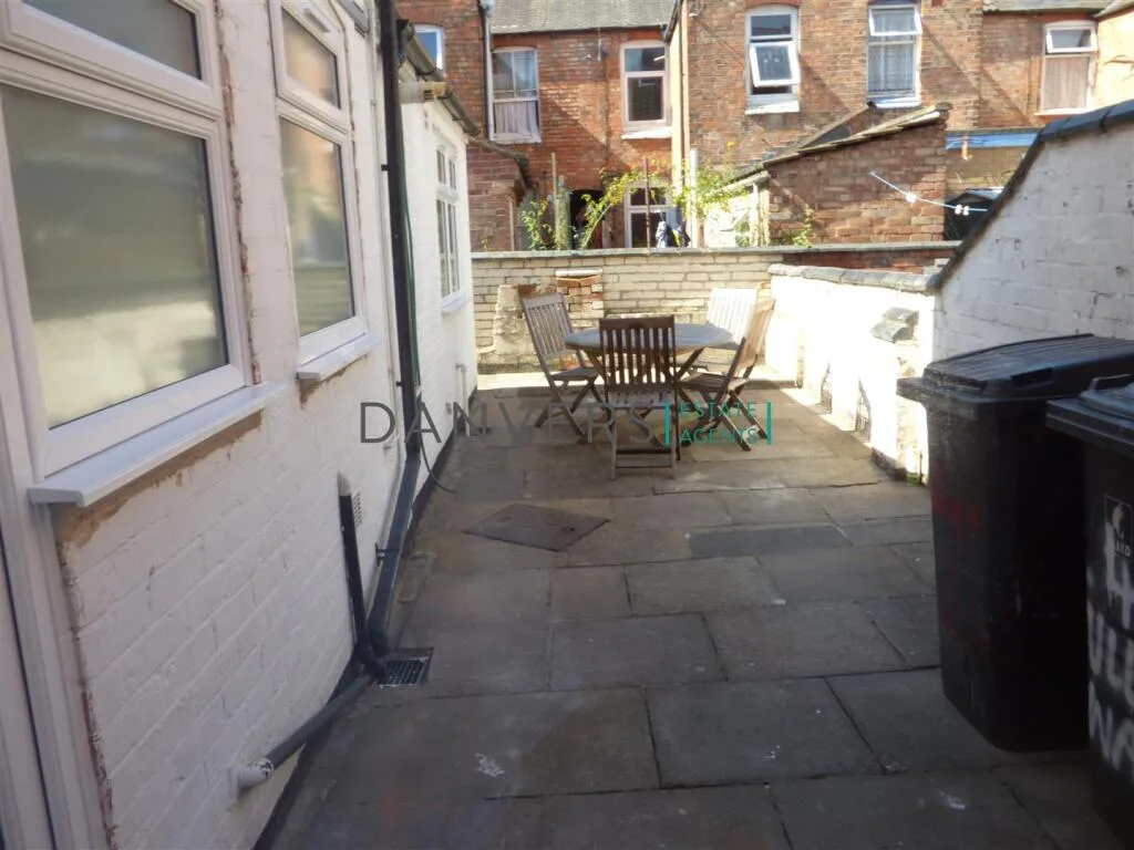 4 bedroom terraced house for rent