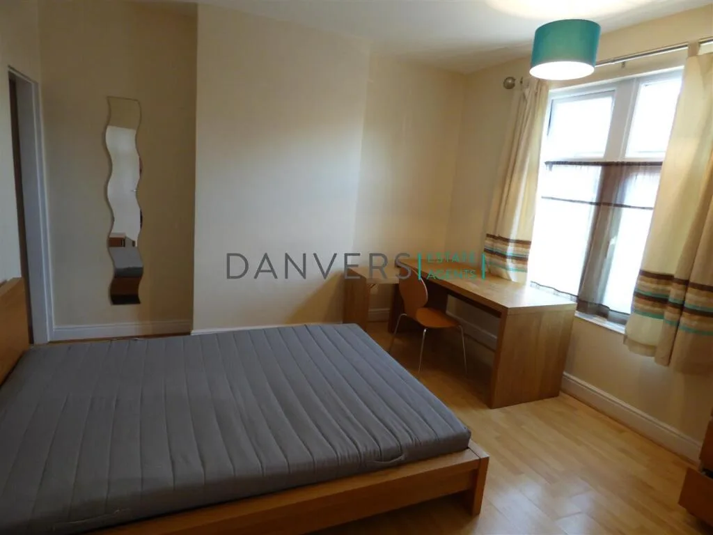 4 bedroom terraced house for rent