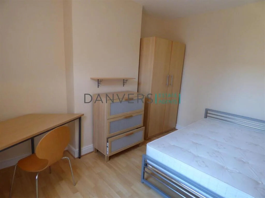 4 bedroom terraced house for rent