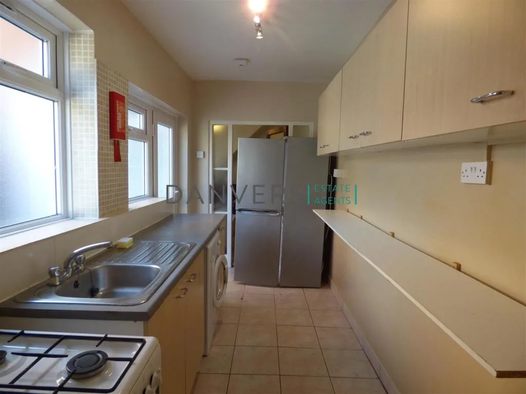 4 bedroom terraced house for rent