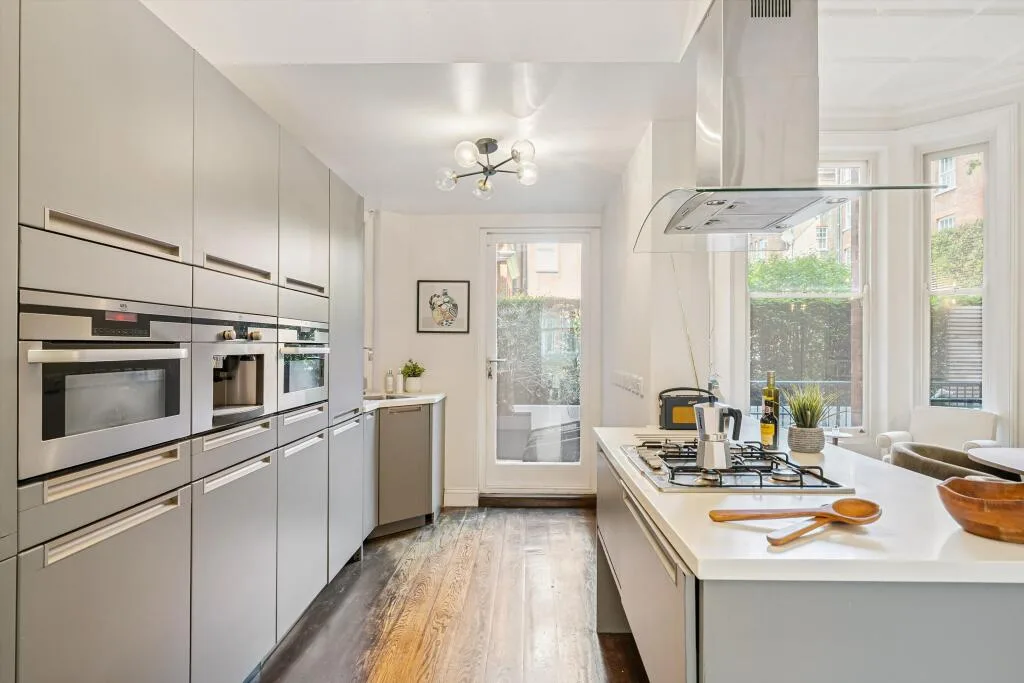 2 bedroom maisonette for rent