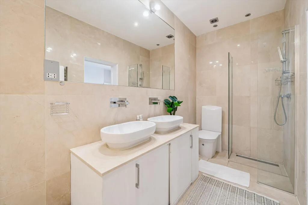 2 bedroom maisonette for rent