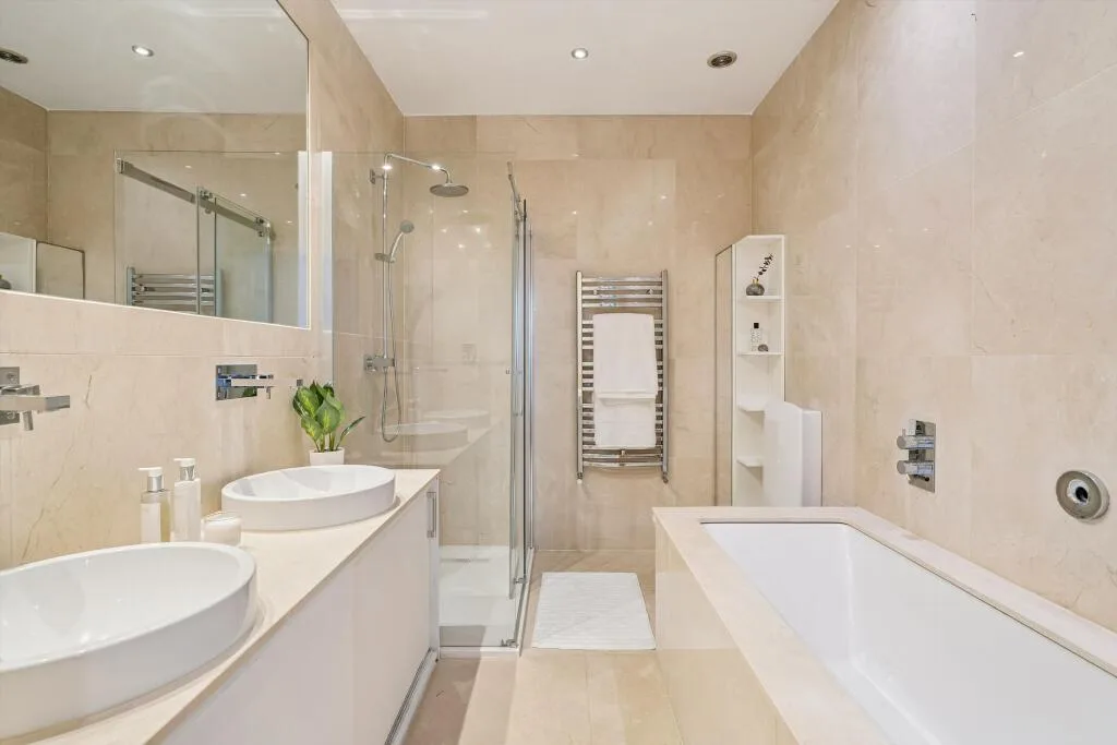 2 bedroom maisonette for rent