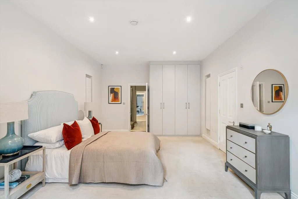2 bedroom maisonette for rent