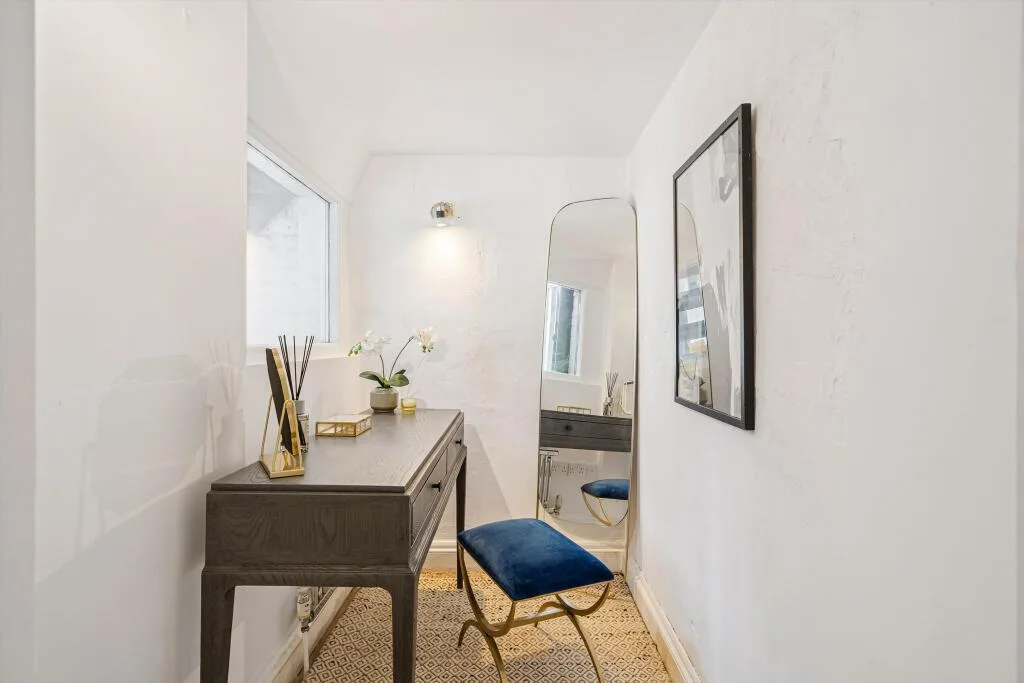 2 bedroom maisonette for rent