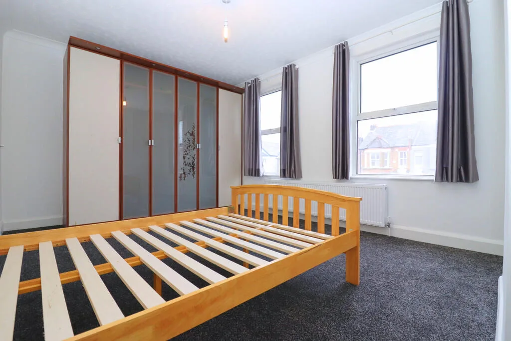 6 bedroom detached house for rent