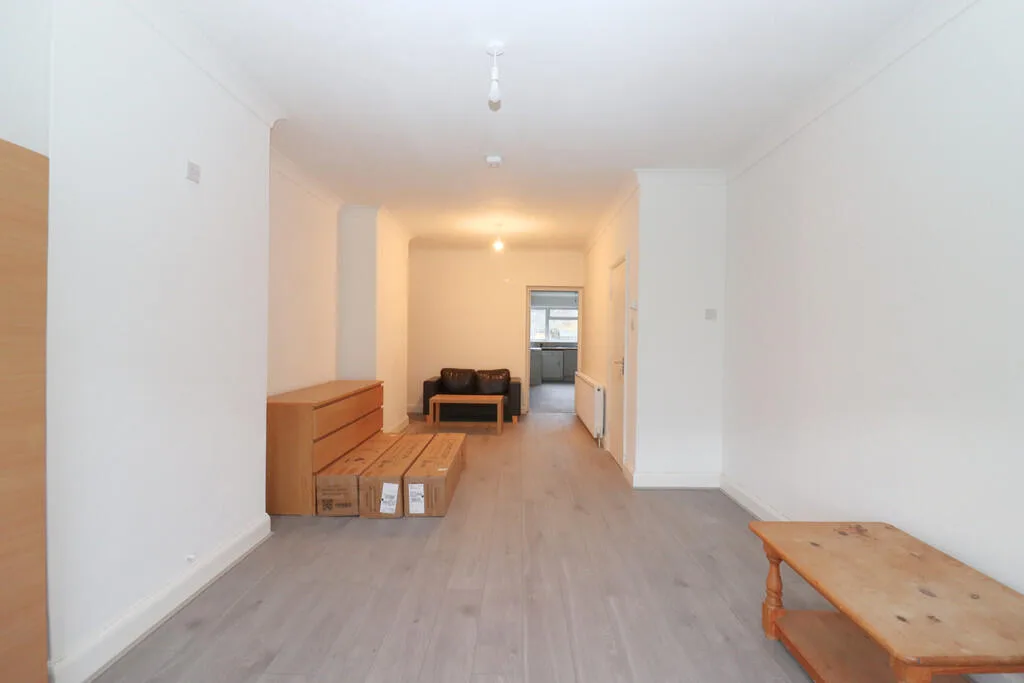 6 bedroom detached house for rent