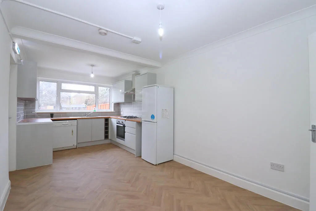 6 bedroom detached house for rent