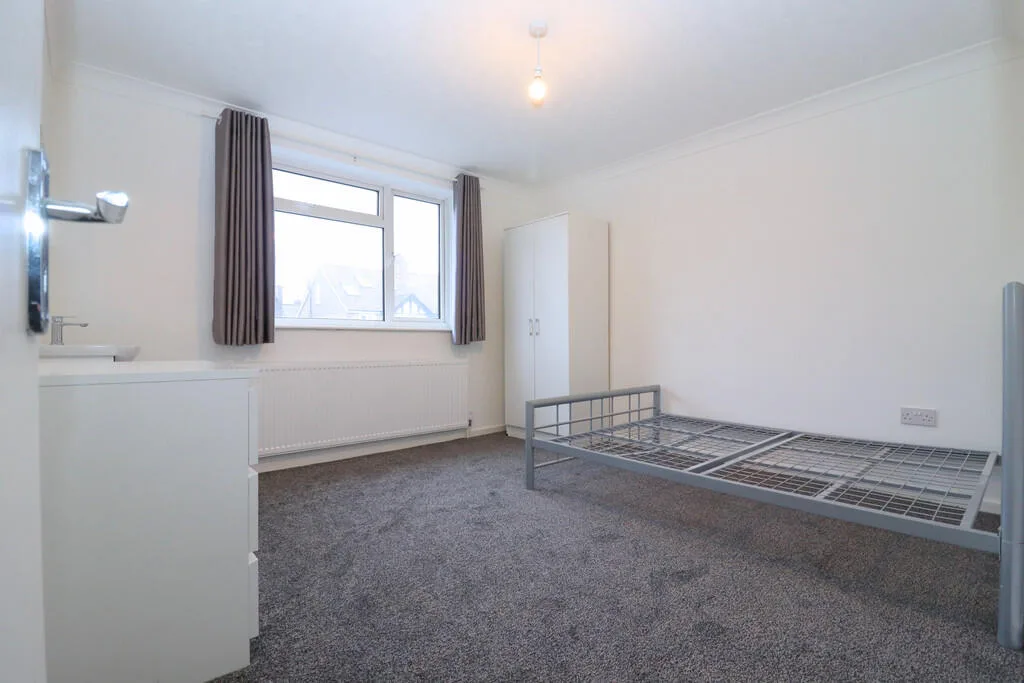 6 bedroom detached house for rent
