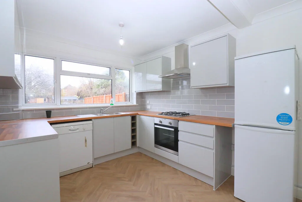 6 bedroom detached house for rent