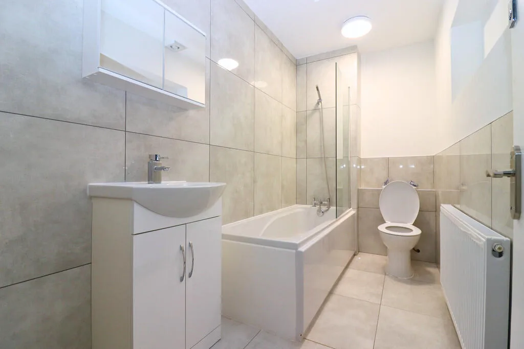 6 bedroom detached house for rent
