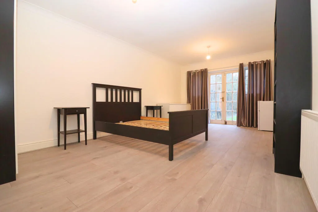 6 bedroom detached house for rent