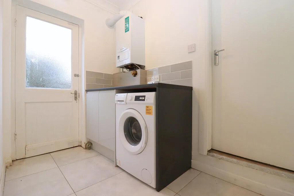 6 bedroom detached house for rent