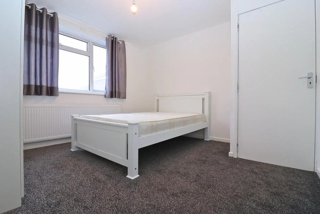 6 bedroom detached house for rent