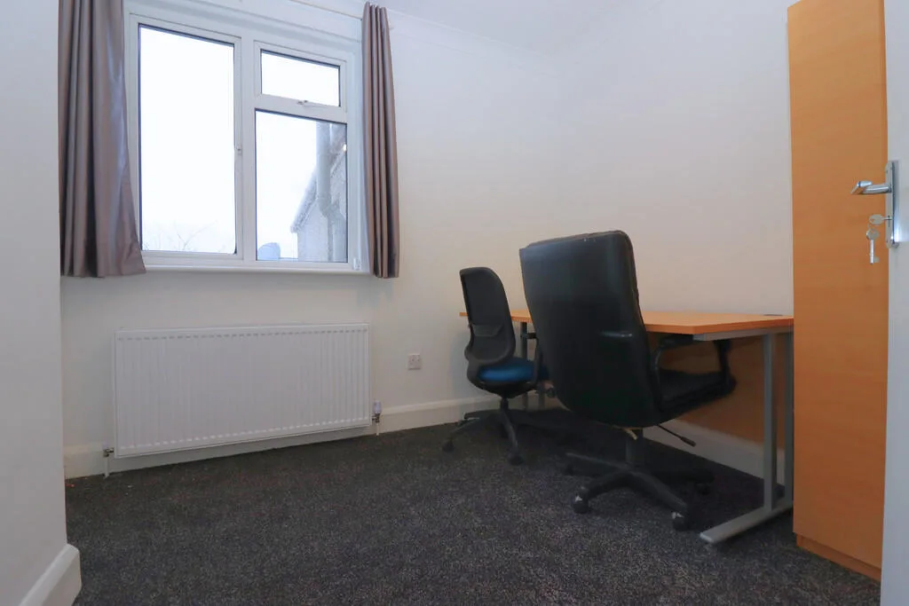 6 bedroom detached house for rent