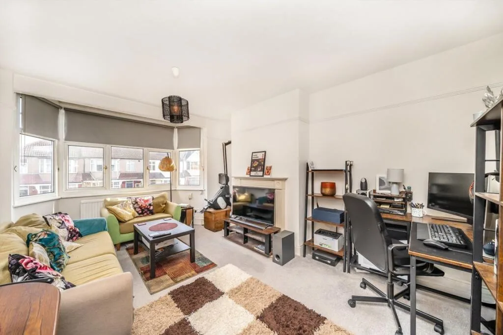 1 bedroom maisonette for rent