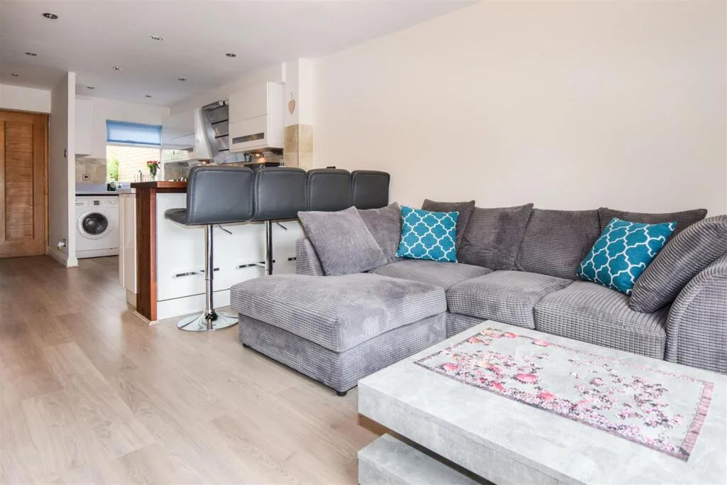 2 bedroom house for rent
