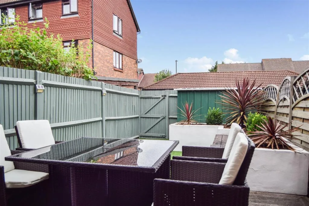 2 bedroom house for rent