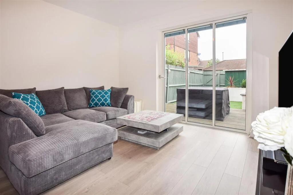 2 bedroom house for rent