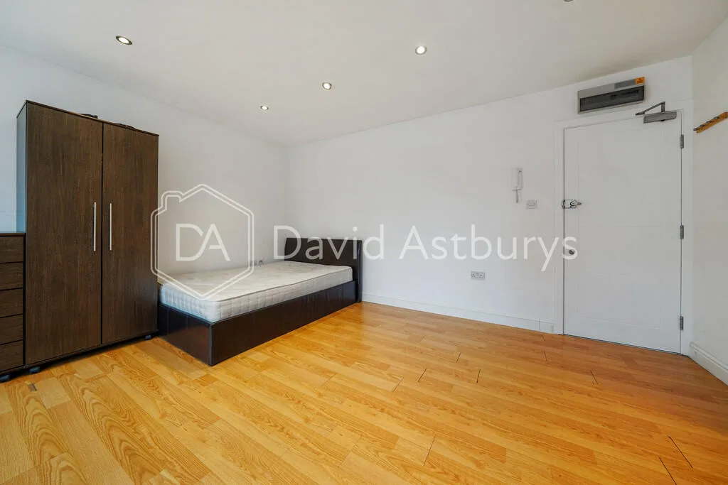 Studio flat for rent