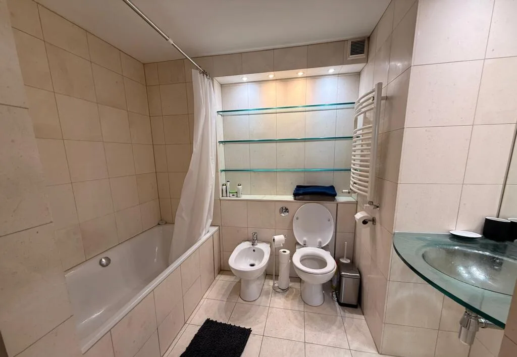 2 bedroom penthouse for rent