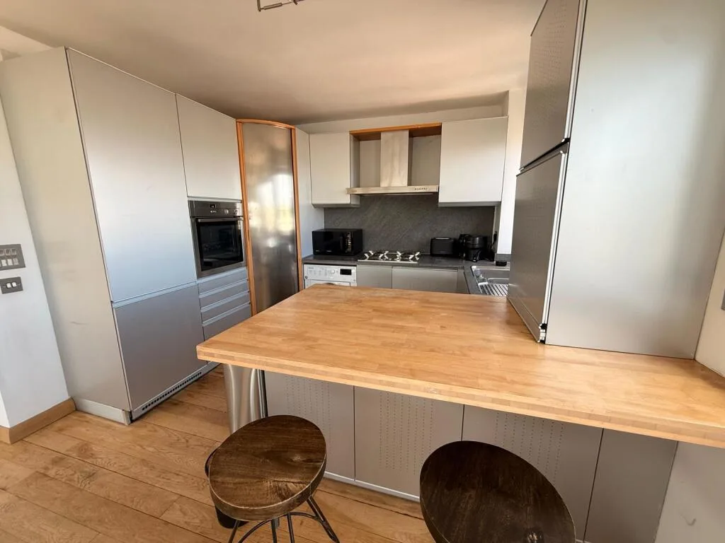 2 bedroom penthouse for rent