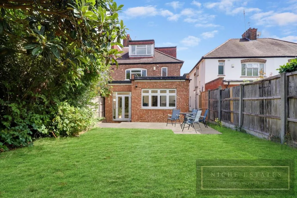 4 bedroom semi-detached house for rent