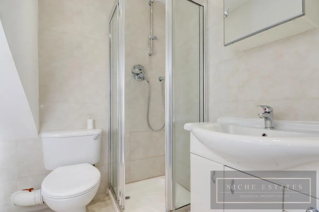 4 bedroom semi-detached house for rent