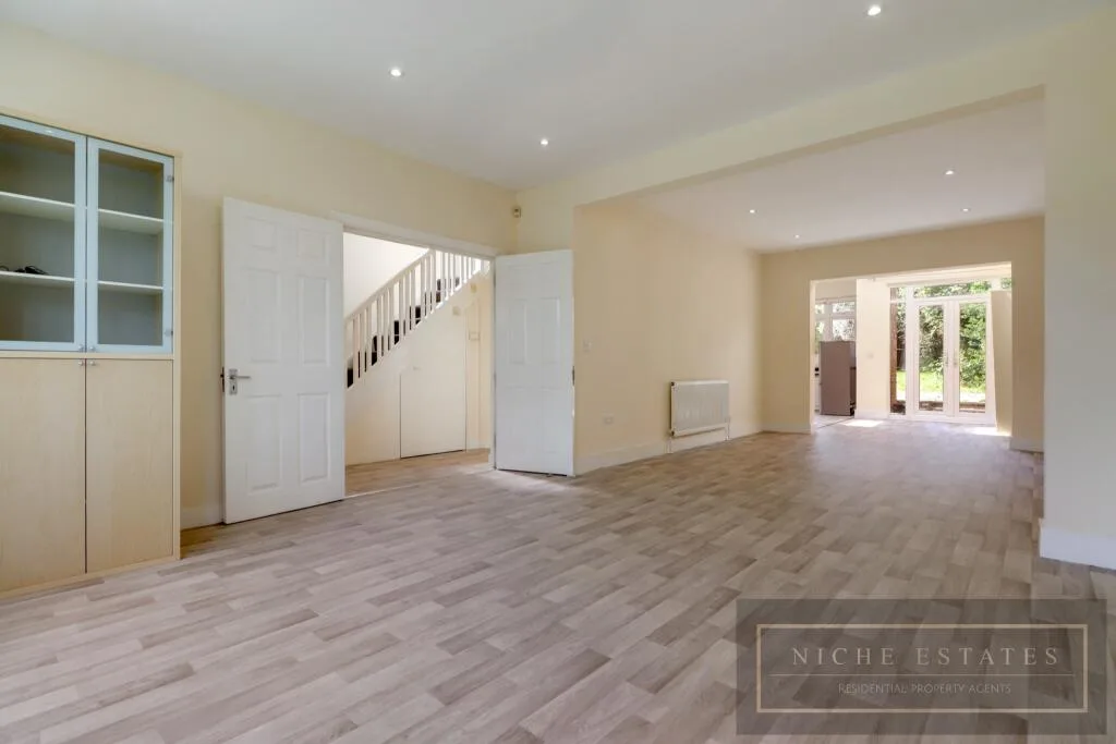 4 bedroom semi-detached house for rent