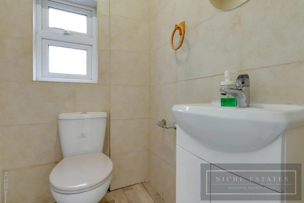 4 bedroom semi-detached house for rent