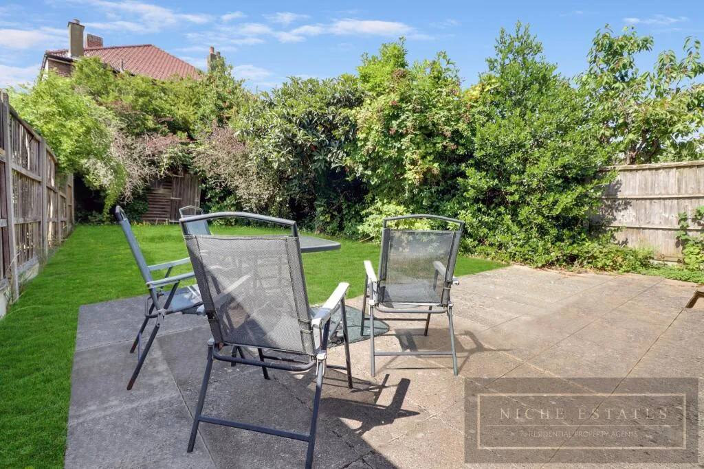 4 bedroom semi-detached house for rent