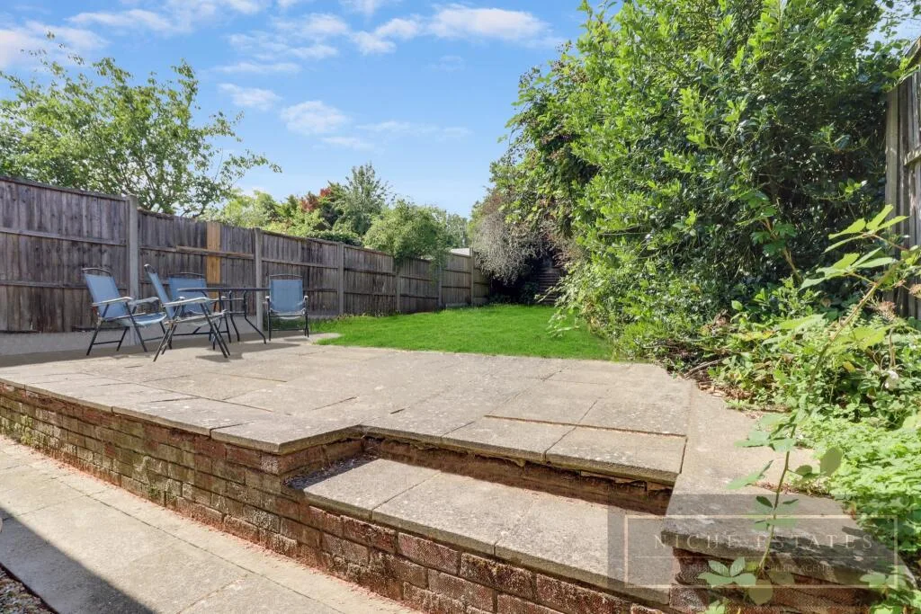 4 bedroom semi-detached house for rent