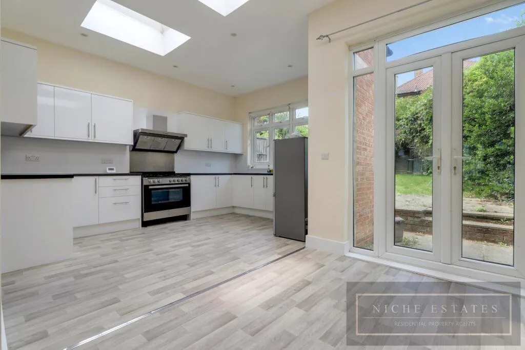 4 bedroom semi-detached house for rent