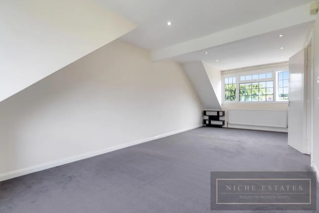 4 bedroom semi-detached house for rent