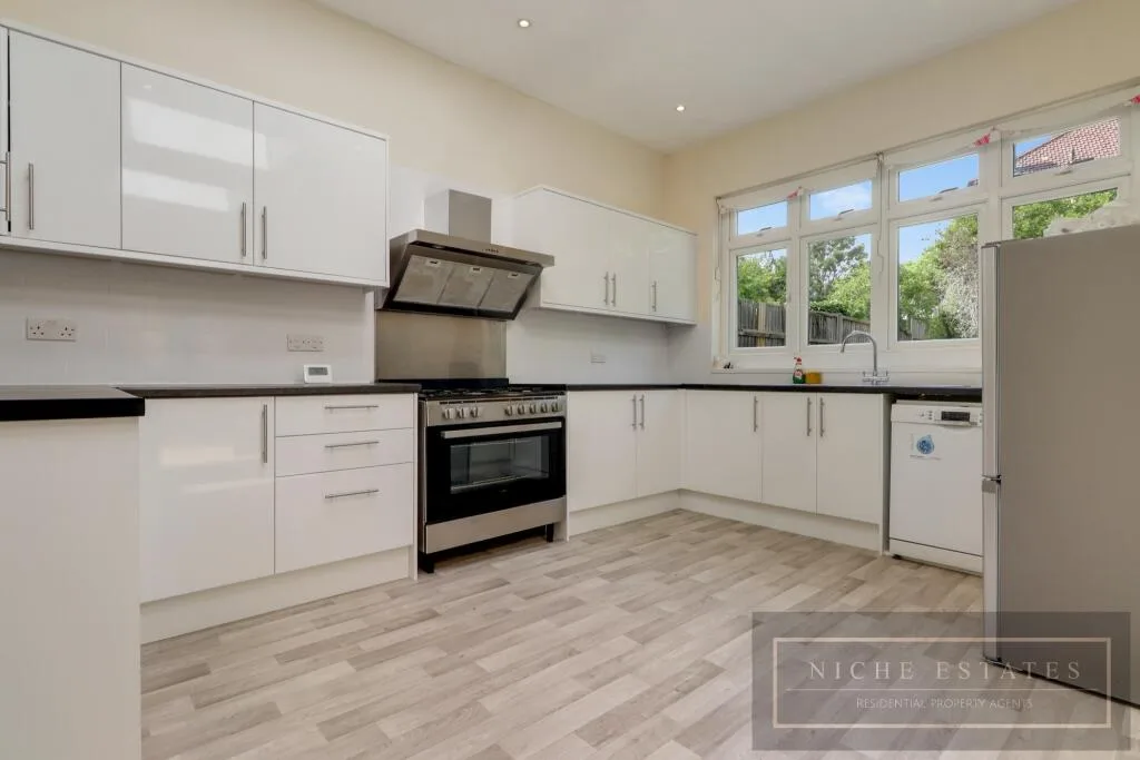 4 bedroom semi-detached house for rent